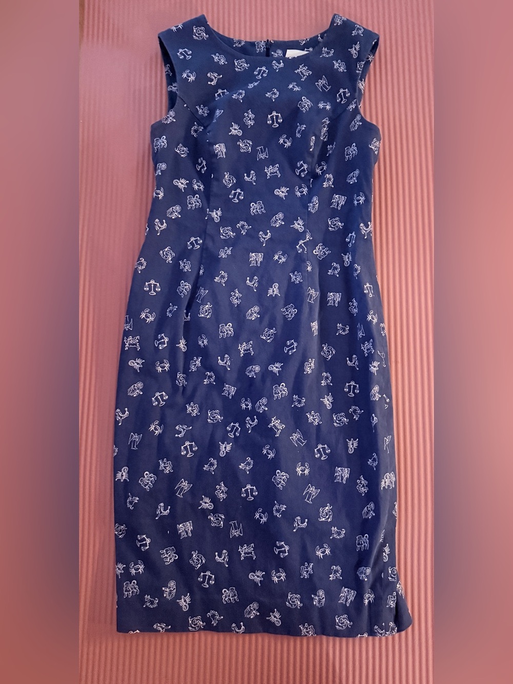 Carolina Herrera Navy and White Zodiac Print sleeveless daytime Dress size 6